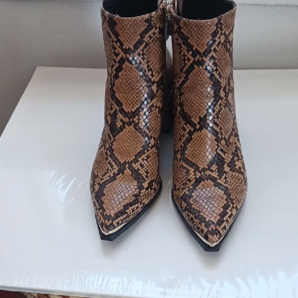 Kenneth Cole New York Black and Brown Ankle Boots